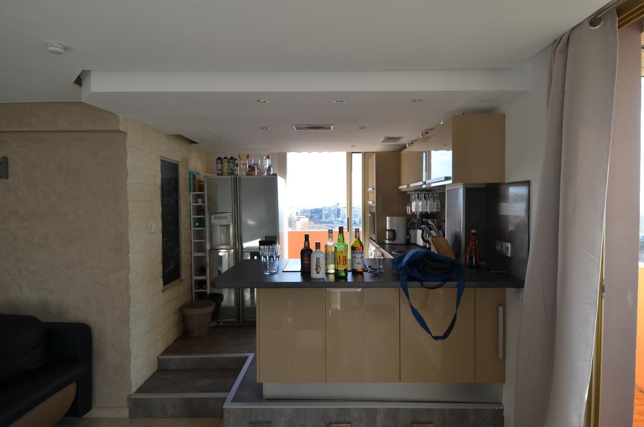 Rooftop 8 Personnes Grande Terrasse Avec Parking Quartier Aéroport Appartamento Nizza