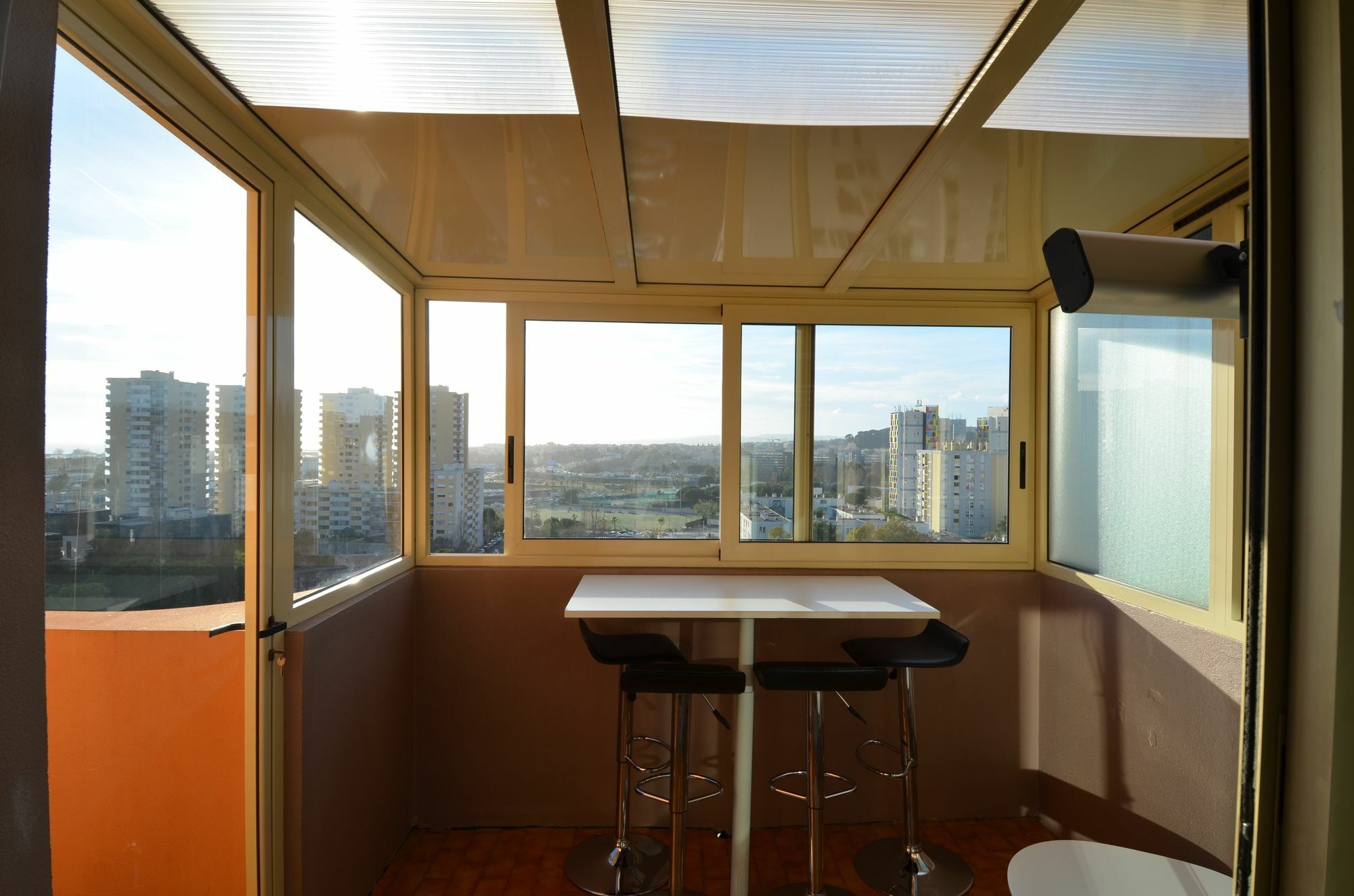 Rooftop 8 Personnes Grande Terrasse Avec Parking Quartier Aeroport Nizza