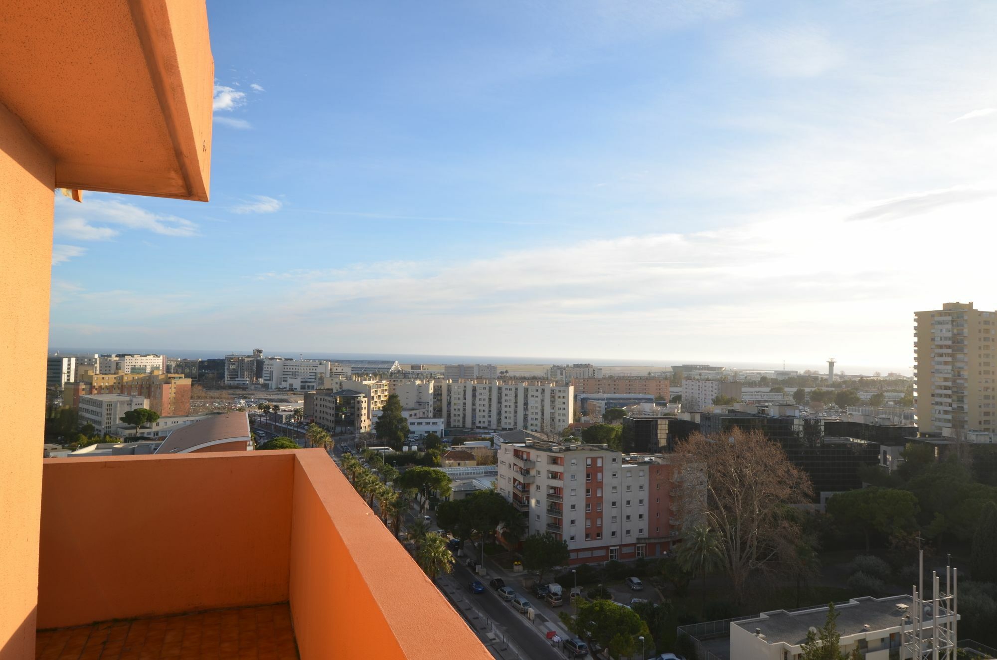 Rooftop 8 Personnes Grande Terrasse Avec Parking Quartier Aéroport