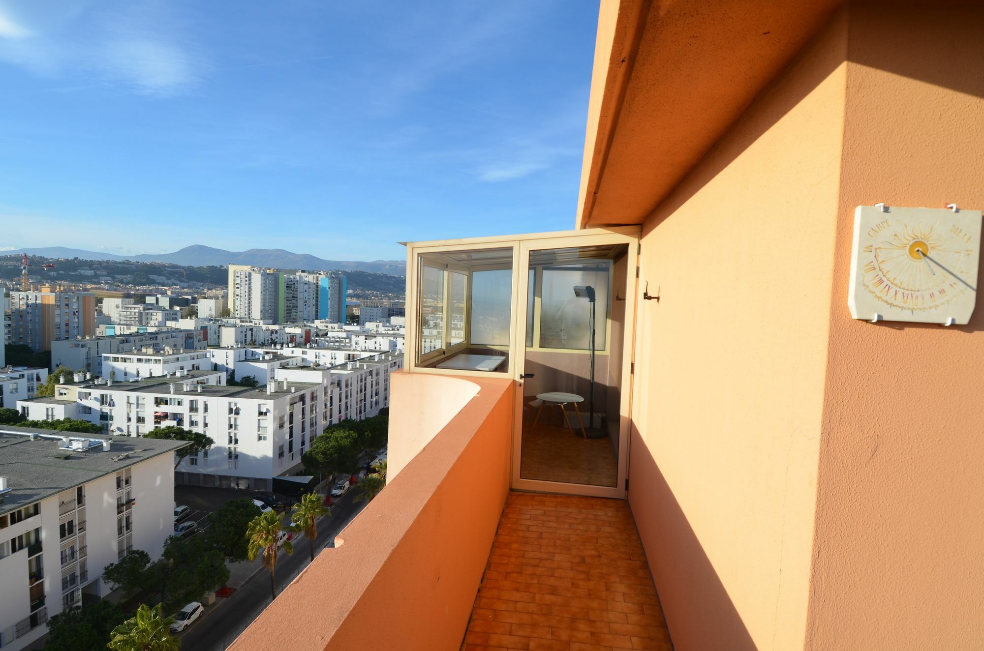 Rooftop 8 Personnes Grande Terrasse Avec Parking Quartier Aéroport