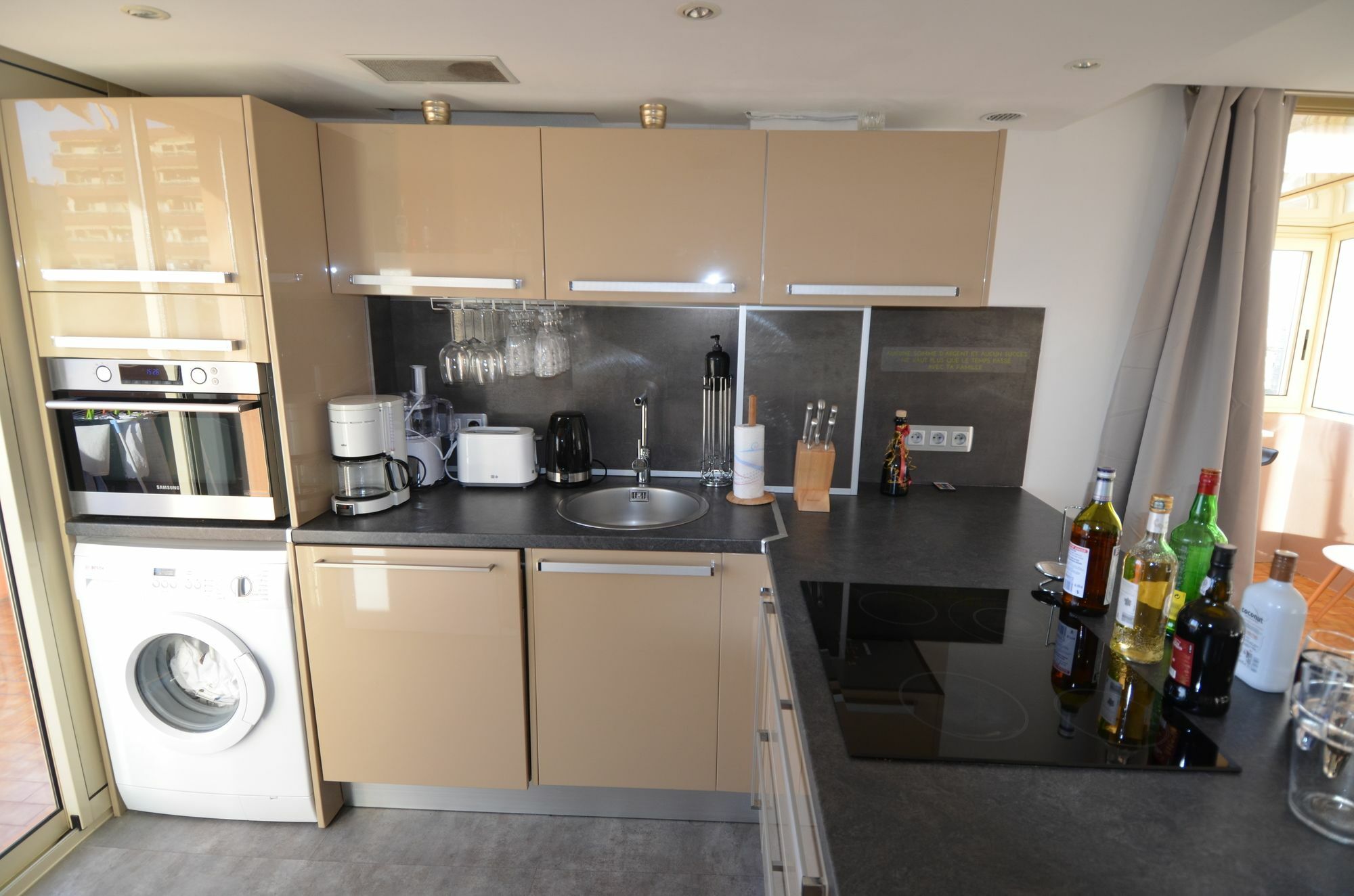 Rooftop 8 Personnes Grande Terrasse Avec Parking Quartier Aeroport Apartment *