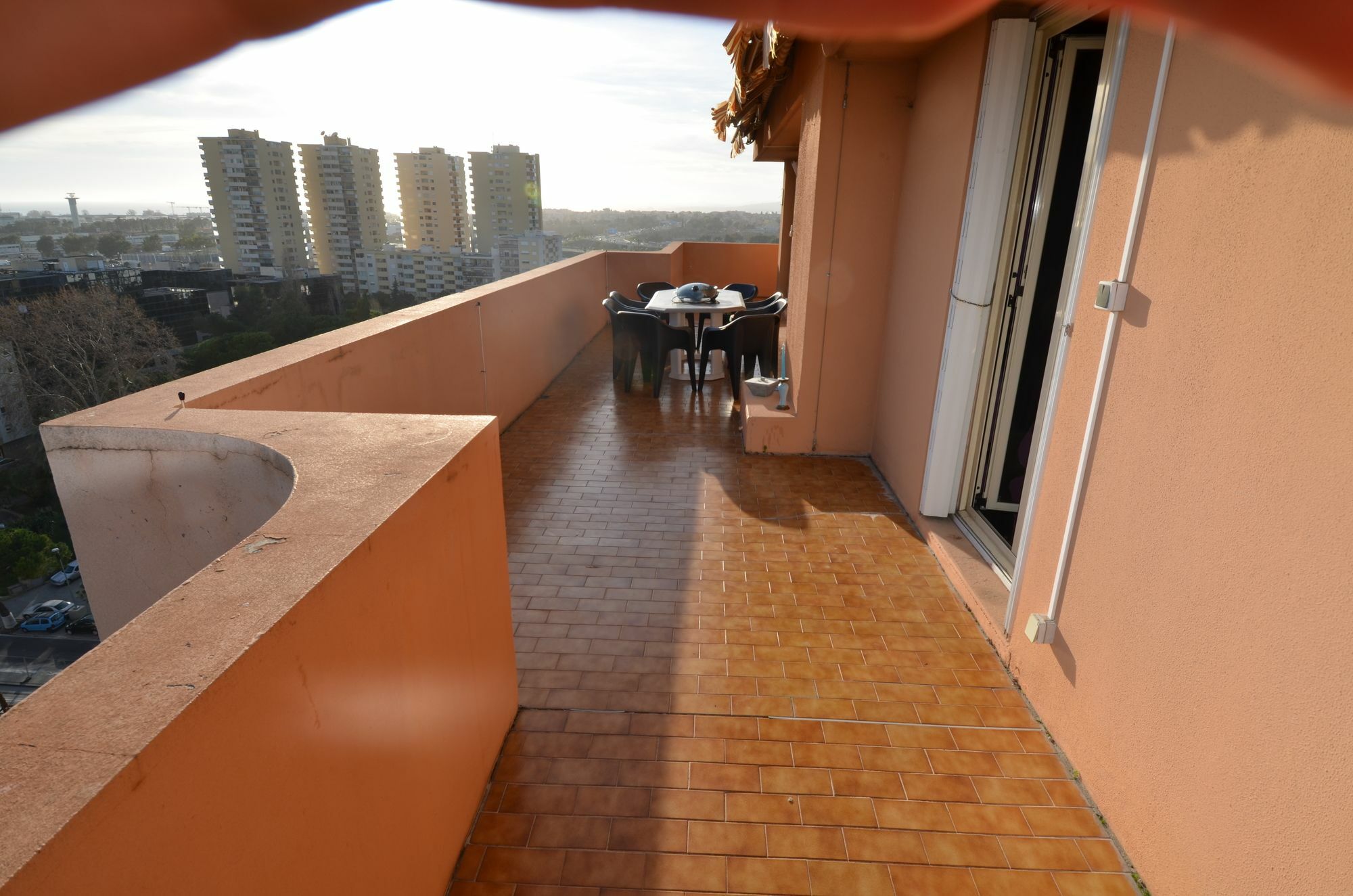 Rooftop 8 Personnes Grande Terrasse Avec Parking Quartier Aeroport Apartment *